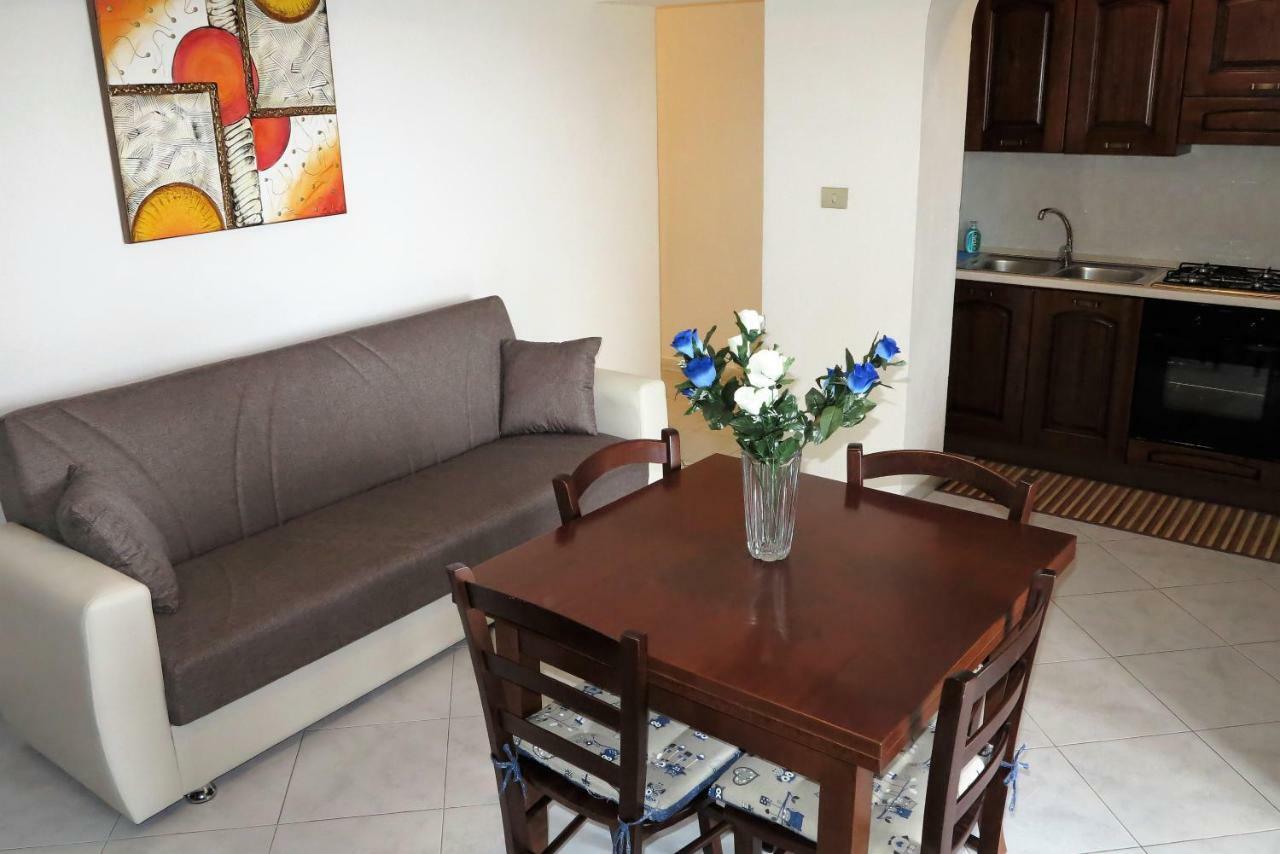 Yellowhouse Apartment Cala Gonone Bagian luar foto